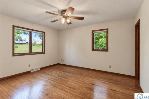 61785 Sunset Lane New Ulm MN 56073