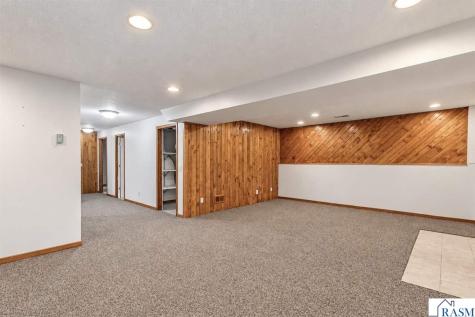 61785 Sunset Lane New Ulm MN 56073