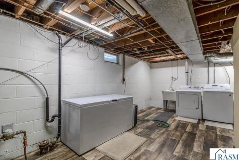 360 N Park Avenue Le Center MN 56057