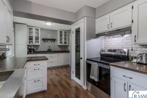 360 N Park Avenue Le Center MN 56057