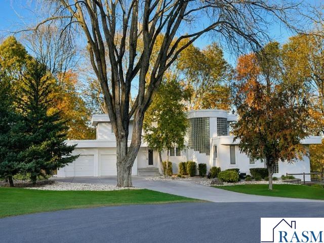 317 Meadow Woods Drive Mankato MN 56001