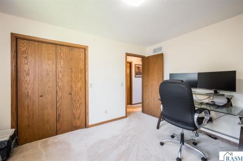 1735 N Orchid Drive North Mankato MN 56001