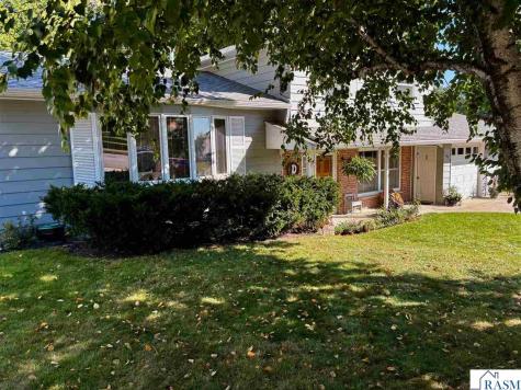 809 W Traverse Road St. Peter MN 56082