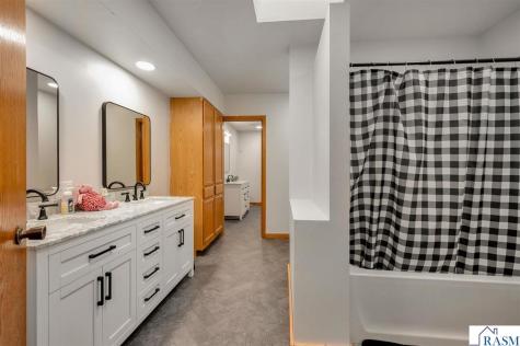 218 W 6th Street Blue Earth MN 56013