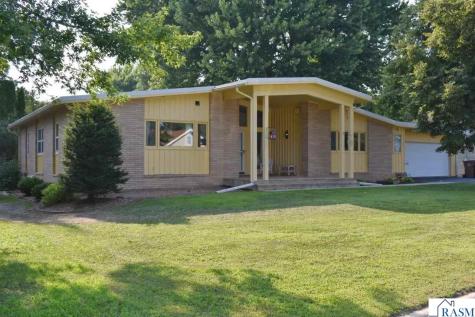 304 S Independence Avenue Clarks Grove MN 56016