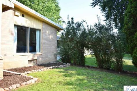 304 S Independence Avenue Clarks Grove MN 56016