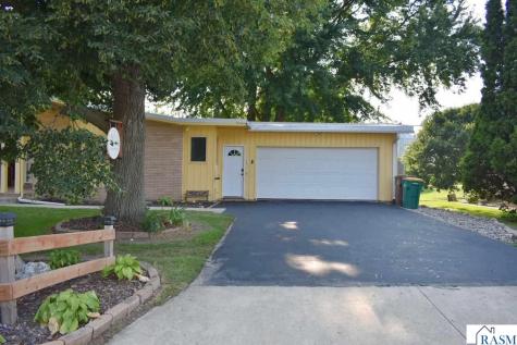 304 S Independence Avenue Clarks Grove MN 56016