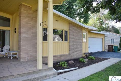 304 S Independence Avenue Clarks Grove MN 56016