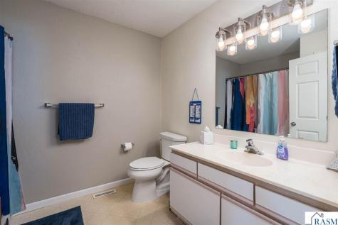 150 Oxford Path Mankato MN 56001