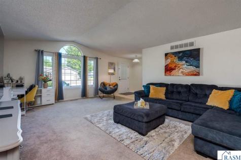 150 Oxford Path Mankato MN 56001