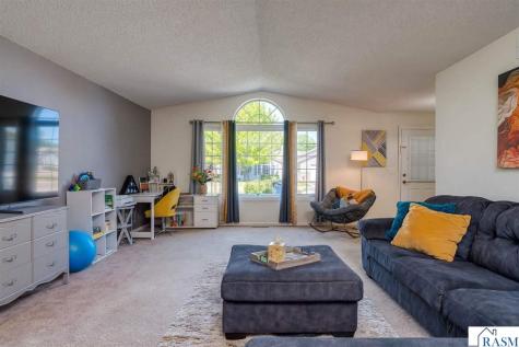 150 Oxford Path Mankato MN 56001