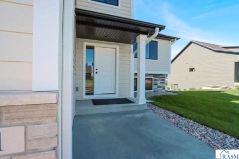 11 Sunset Court North Mankato MN 56003
