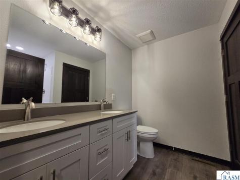 204 Barony Road Le Sueur MN 56058-2075