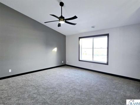 204 Barony Road Le Sueur MN 56058-2075