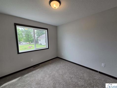 204 Barony Road Le Sueur MN 56058-2075