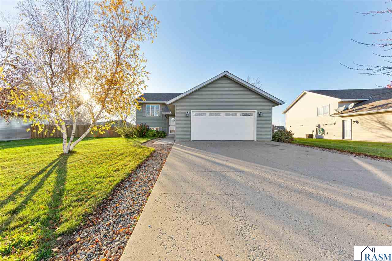 216 Grovebrook Circle Mankato MN 56001