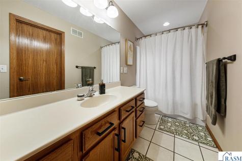 216 Grovebrook Circle Mankato MN 56001