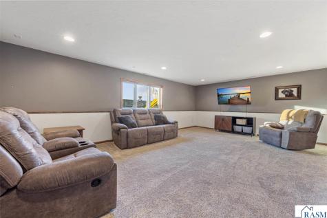 216 Grovebrook Circle Mankato MN 56001