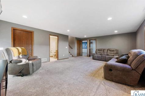 216 Grovebrook Circle Mankato MN 56001