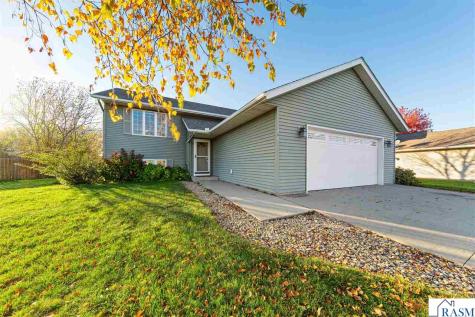216 Grovebrook Circle Mankato MN 56001