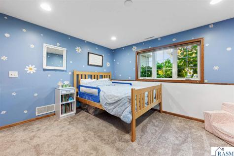 216 Grovebrook Circle Mankato MN 56001