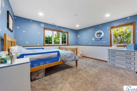 216 Grovebrook Circle Mankato MN 56001