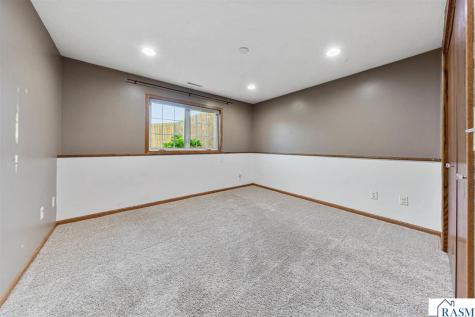 216 Grovebrook Circle Mankato MN 56001