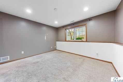 216 Grovebrook Circle Mankato MN 56001