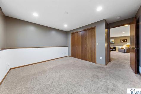 216 Grovebrook Circle Mankato MN 56001