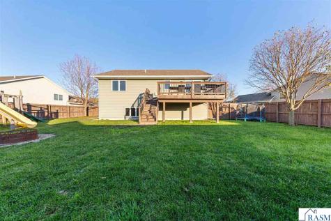 216 Grovebrook Circle Mankato MN 56001