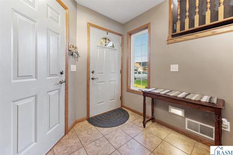 216 Grovebrook Circle Mankato MN 56001