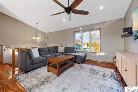 216 Grovebrook Circle Mankato MN 56001