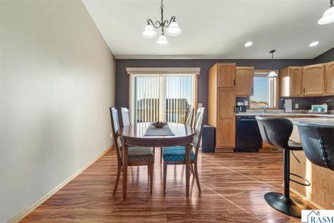 216 Grovebrook Circle Mankato MN 56001
