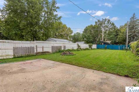 251 N Lincoln Street Lake Crystal MN 56055
