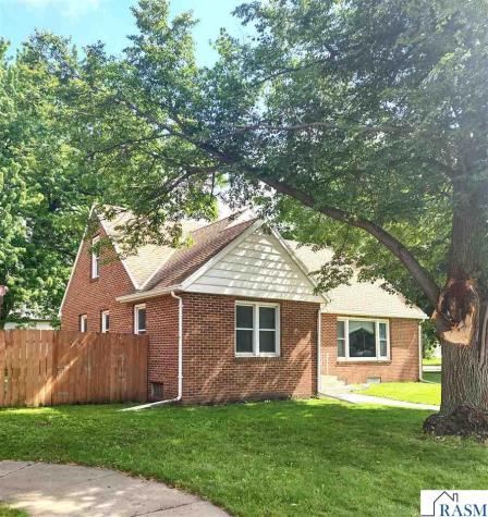 302 W Main Street Ceylon MN 56121