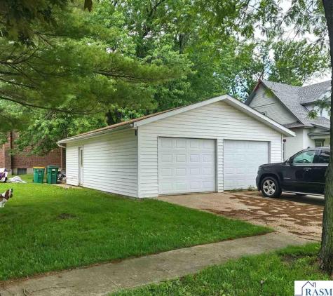 302 W Main Street Ceylon MN 56121