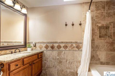 180 Joray Drive Mankato MN 56001