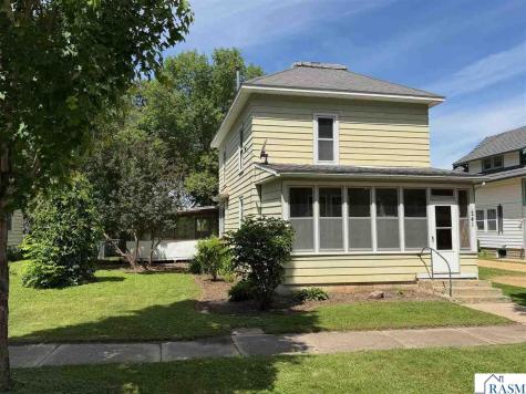 241 N Hunt Street Lake Crystal MN 56055