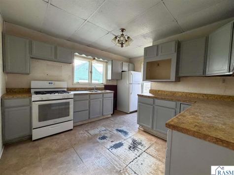 241 N Hunt Street Lake Crystal MN 56055