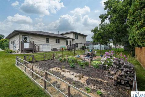 120 N Belmont Drive Mankato MN 56001