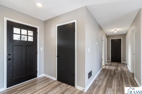 1458 Lookout Drive North Mankato MN 56003