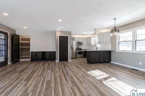 1458 Lookout Drive North Mankato MN 56003