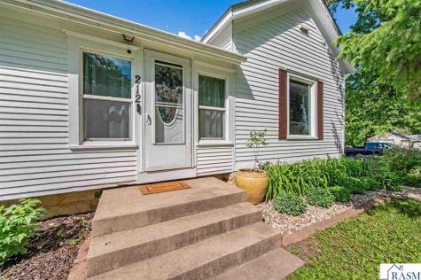212 E Main Street St. Clair MN 56080