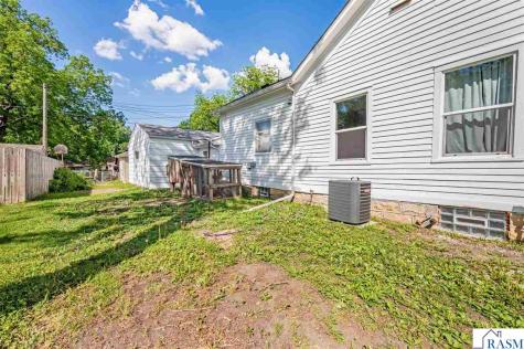 212 E Main Street St. Clair MN 56080