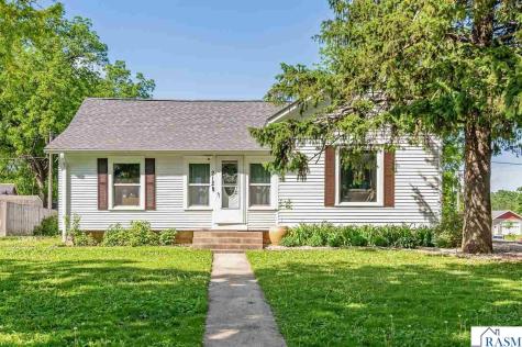 212 E Main Street St. Clair MN 56080