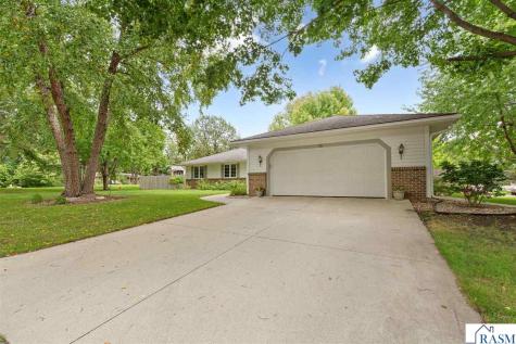 15 Caroletta Court Mankato MN 56001