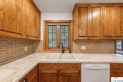 15 Caroletta Court Mankato MN 56001