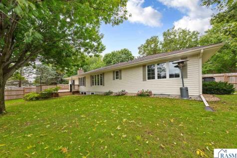 15 Caroletta Court Mankato MN 56001