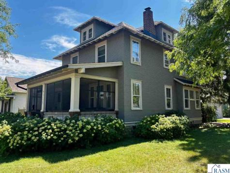 328 W Grace Street St. Peter MN 56082