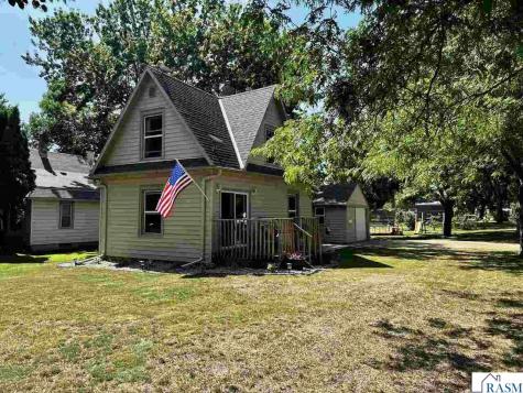 102 W College Avenue St. Peter MN 56082